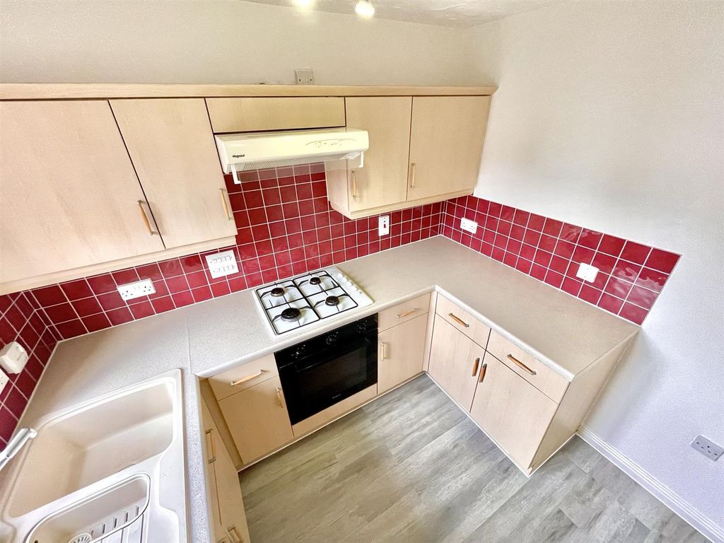 Property photo 2 of 10 Kitchen