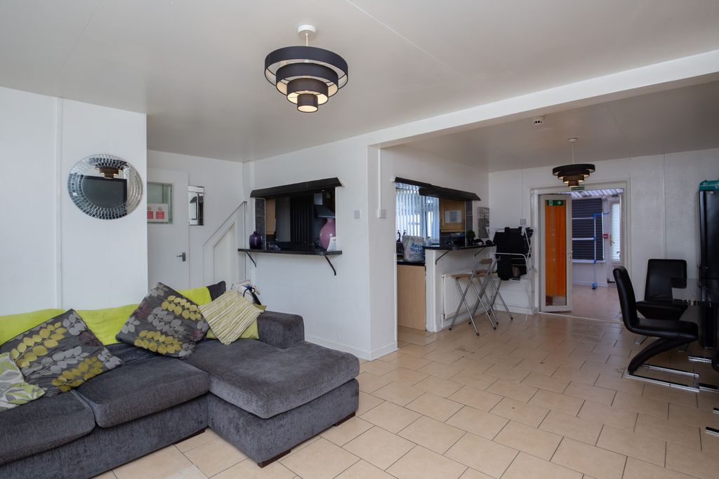 Property photo 2 of 31