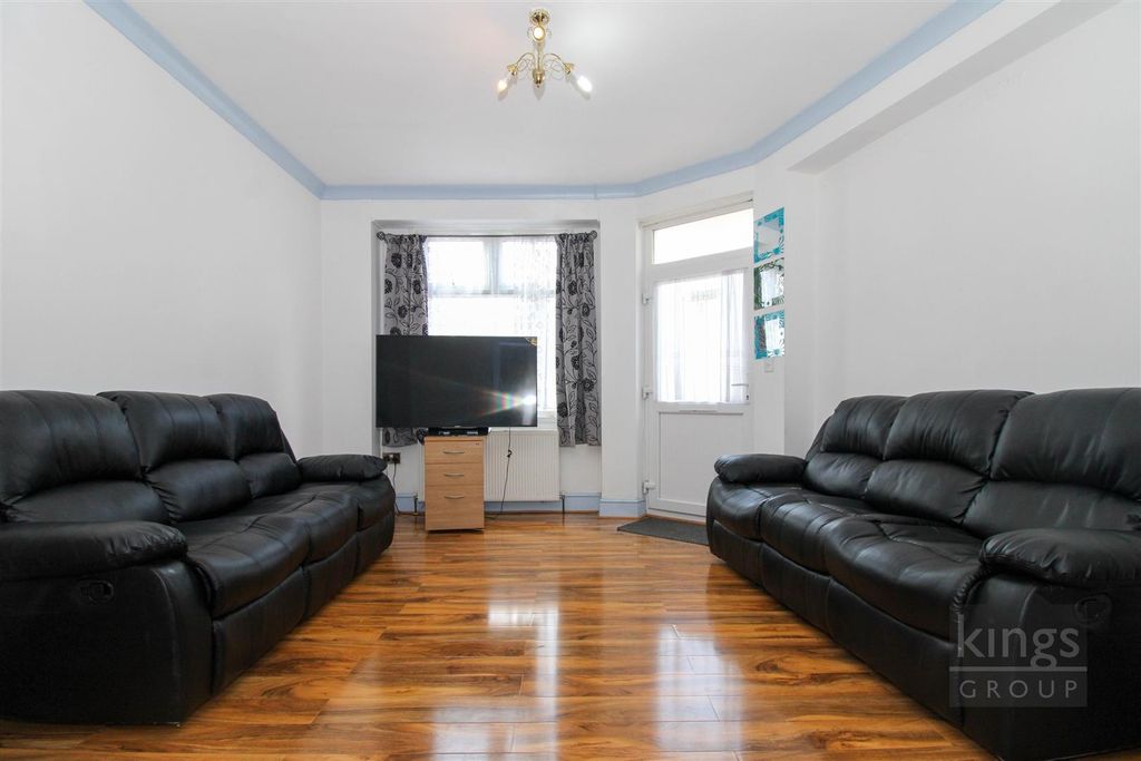 Property photo 3 of 11 Lounge.Jpg