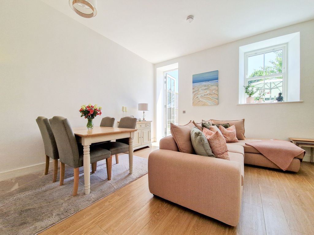 Property photo 2 of 43
