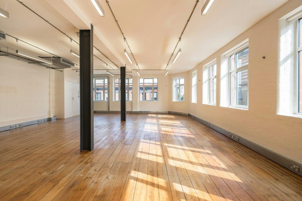 Property photo 3 of 8 Office Space