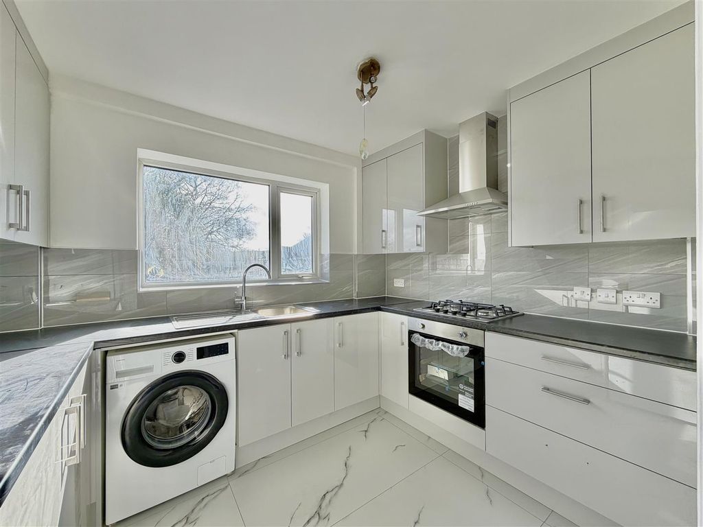 Property photo 2 of 8 Kitchen