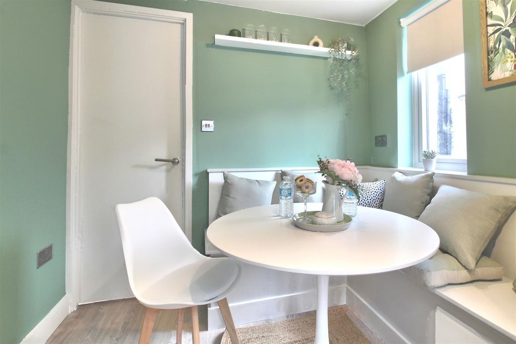 Property photo 3 of 17 Dining Area