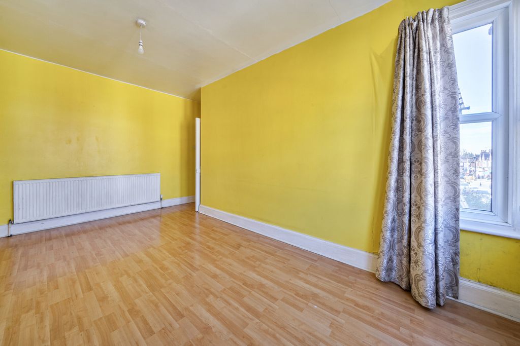 Property photo 3 of 16 1439474-15-69d501...