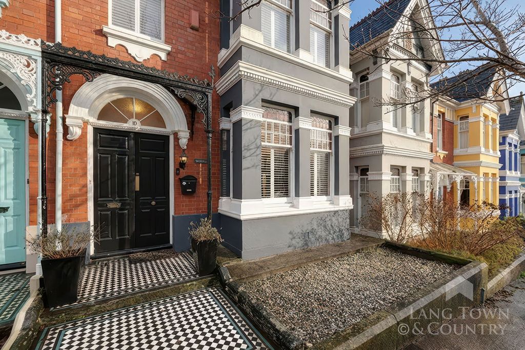 Property photo 2 of 19