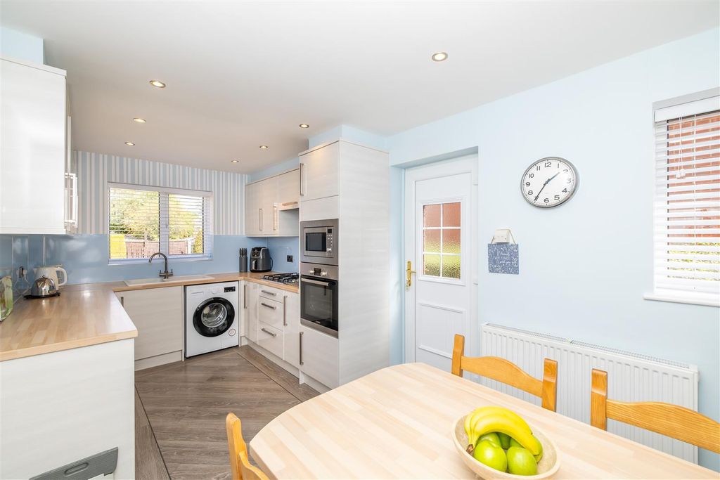 Property photo 2 of 24 Kitchen/Diner
