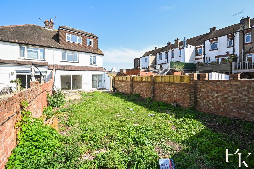 Property photo 2 of 24