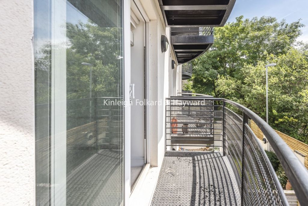 Property photo 2 of 8 9Eb77296-E918-4141-8