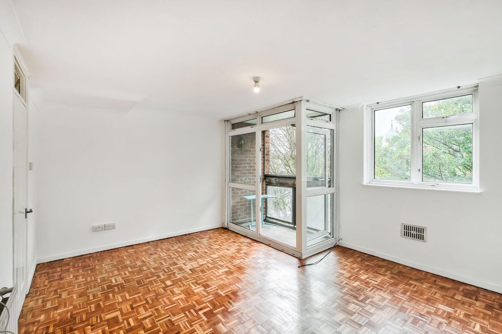 Property photo 2 of 23