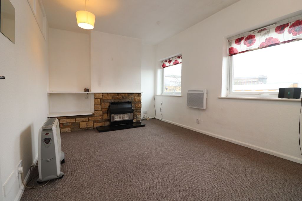 Property photo 2 of 8 Lounge