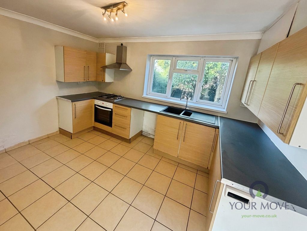 Property photo 3 of 8 Kitchen
