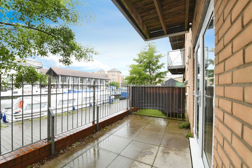 Property photo 1 of 14 Balcony