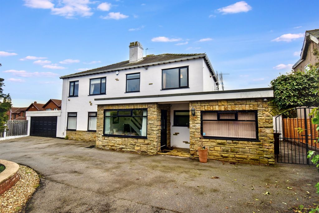 Property photo 2 of 23