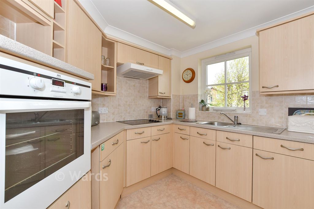 Property photo 1 of 10 Kitchen