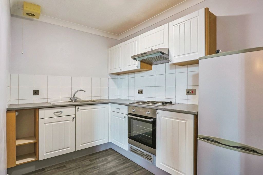 Property photo 3 of 13 Kitchen