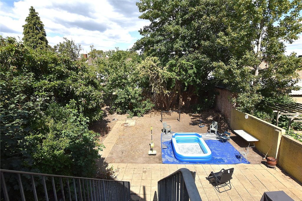 Property photo 2 of 8 Picture No. 17