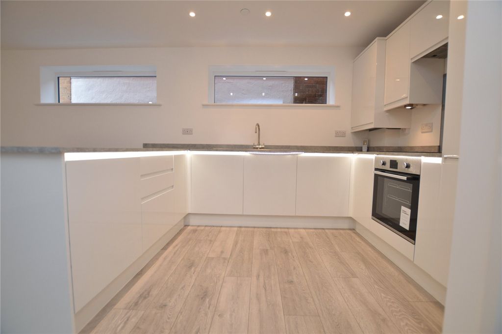 Property photo 2 of 22 Picture No. 20