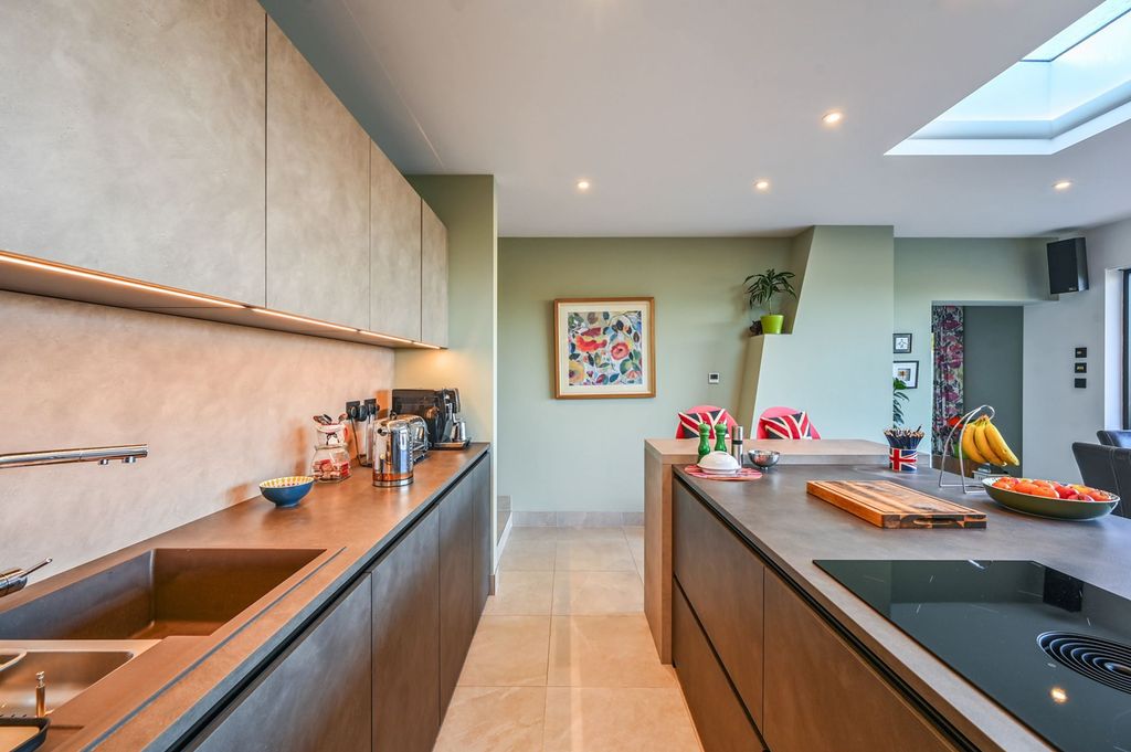 Property photo 3 of 24