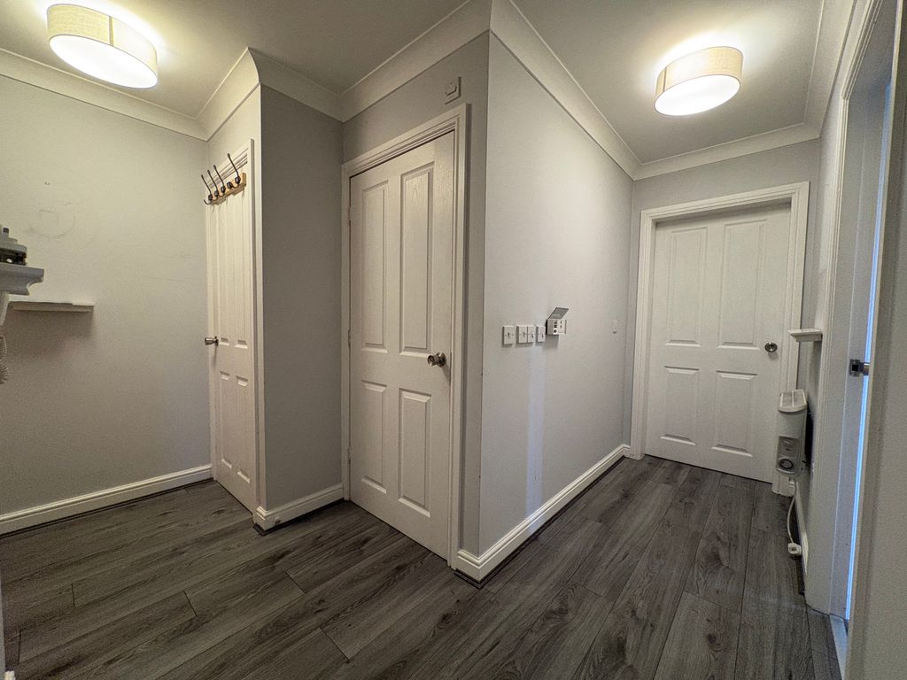 Property photo 3 of 14 Hallway