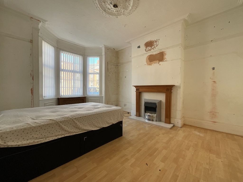 Property photo 3 of 8 2493104