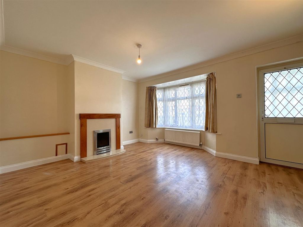 Property photo 2 of 18 Bay-Fronted Lounge/Diner 709