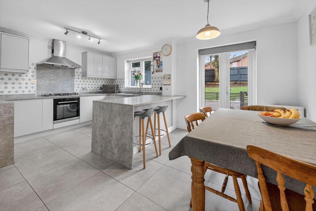 Property photo 2 of 27 4900782