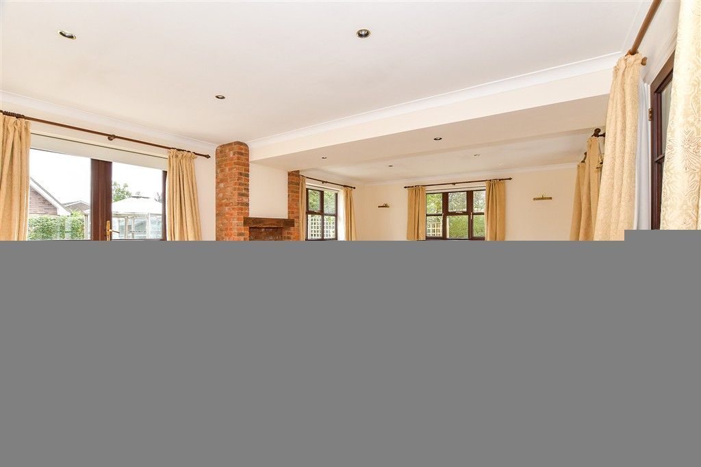 Property photo 2 of 18 Lounge