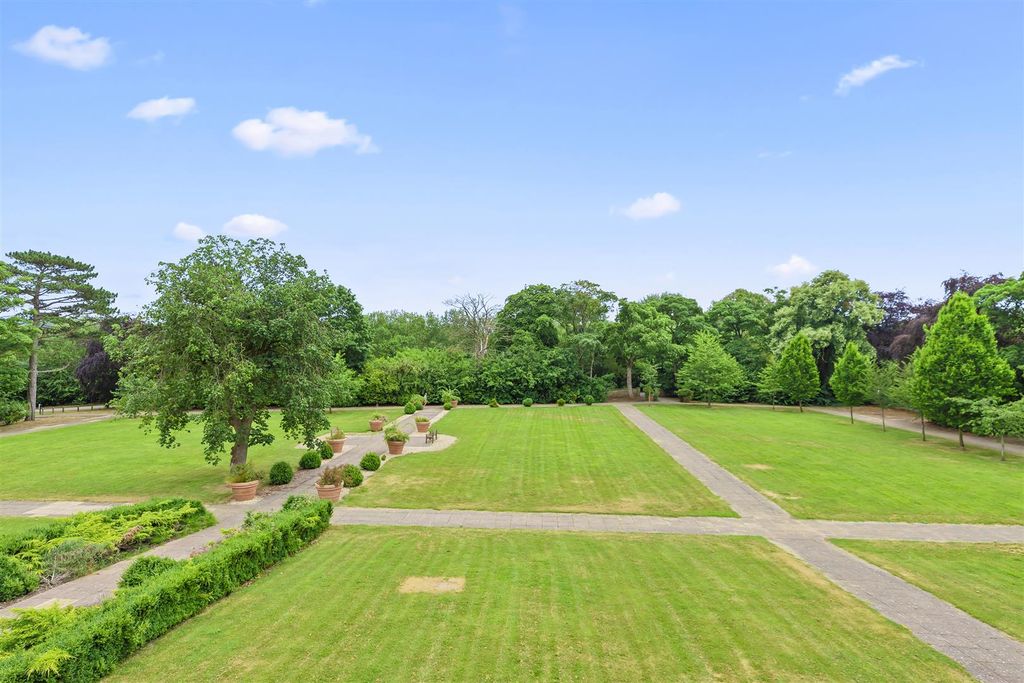 Property photo 2 of 28 Outlook Onto Communal Grounds