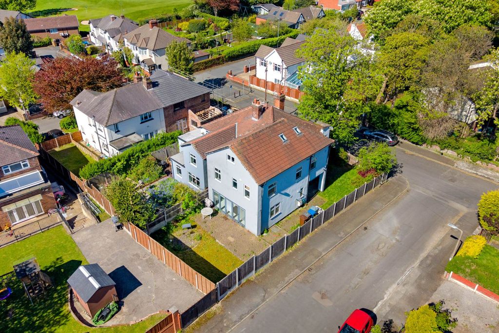 Property photo 2 of 33