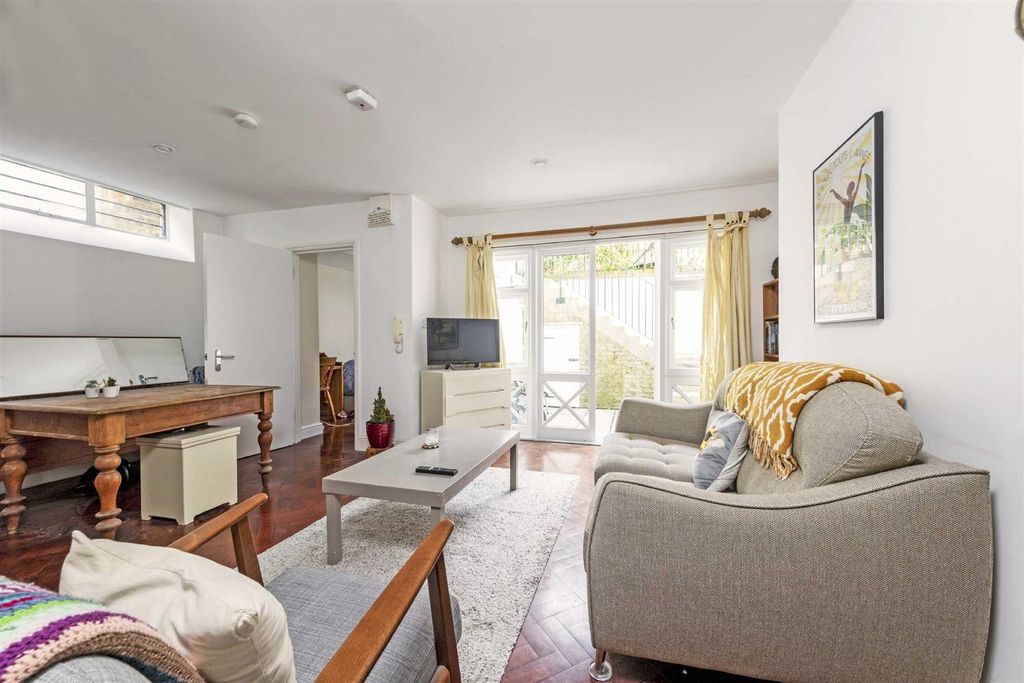 Property photo 2 of 8