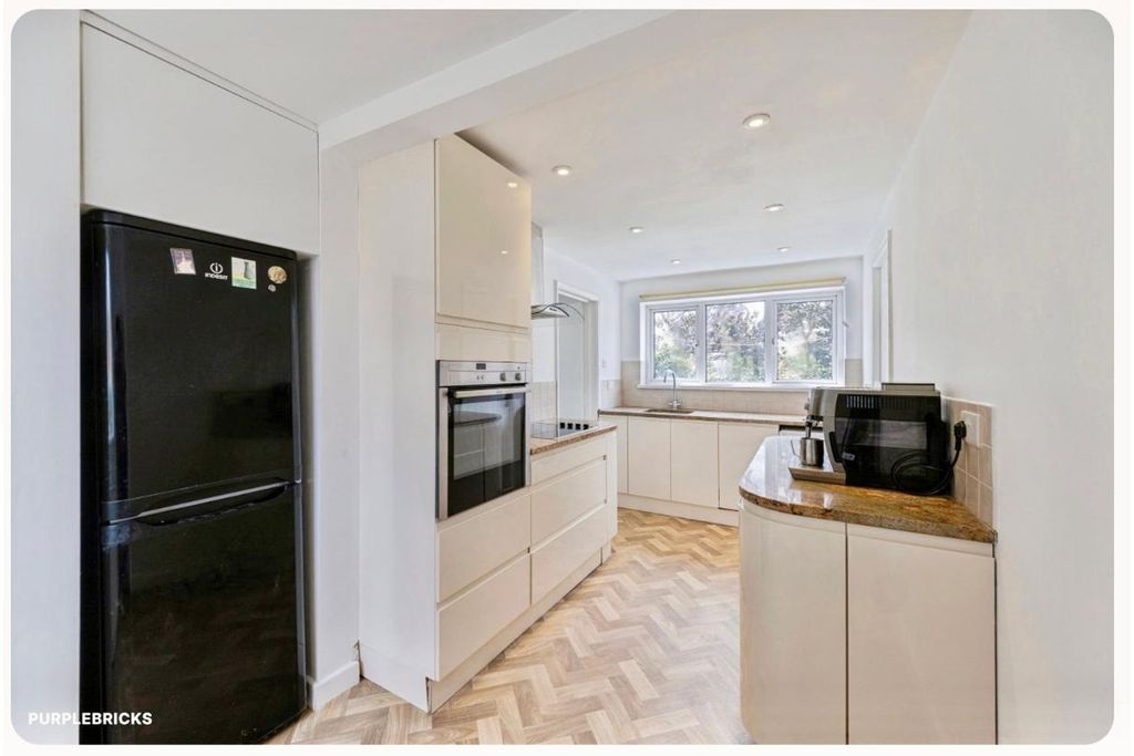 Property photo 3 of 15 Kitchen