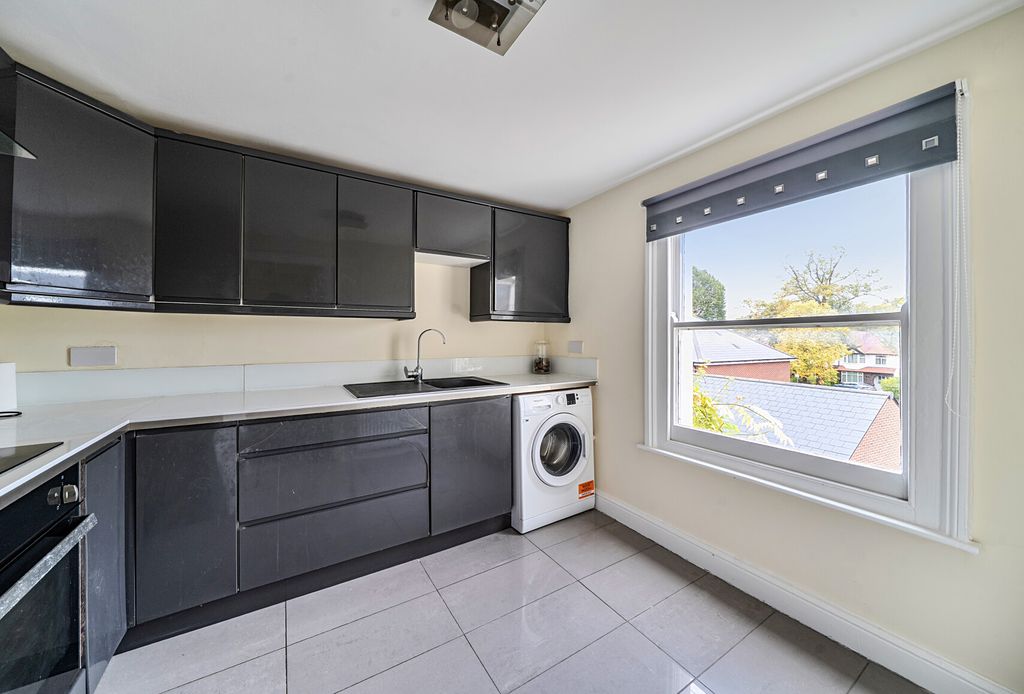 Property photo 3 of 8 1359726-19-68E7c4...