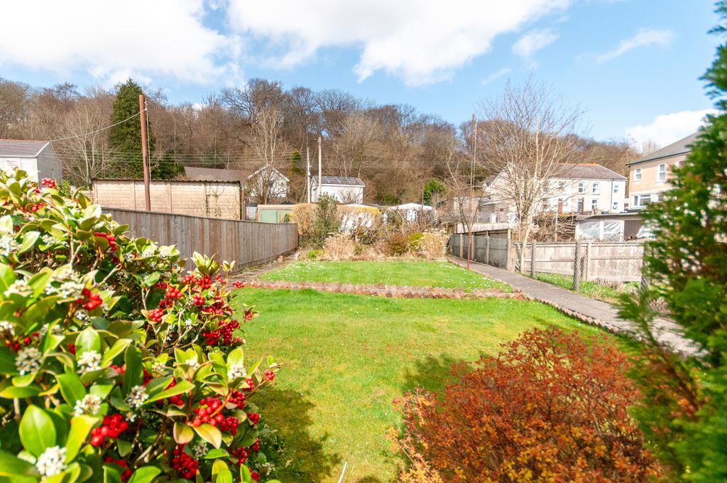 Property photo 3 of 19 Garden