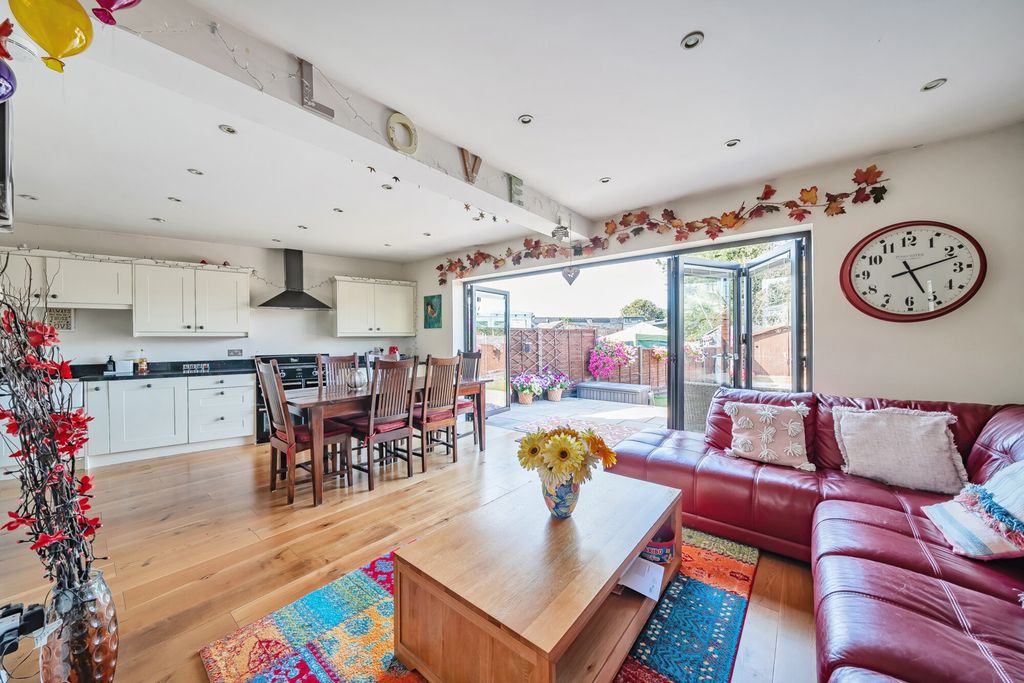 Property photo 2 of 20 1319727-6-686Ffb2...