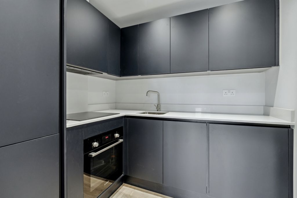 Property photo 1 of 4 5...