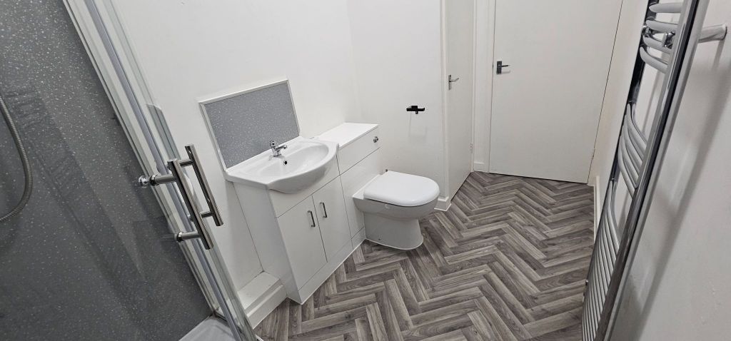 Property photo 2 of 6 Bathroom