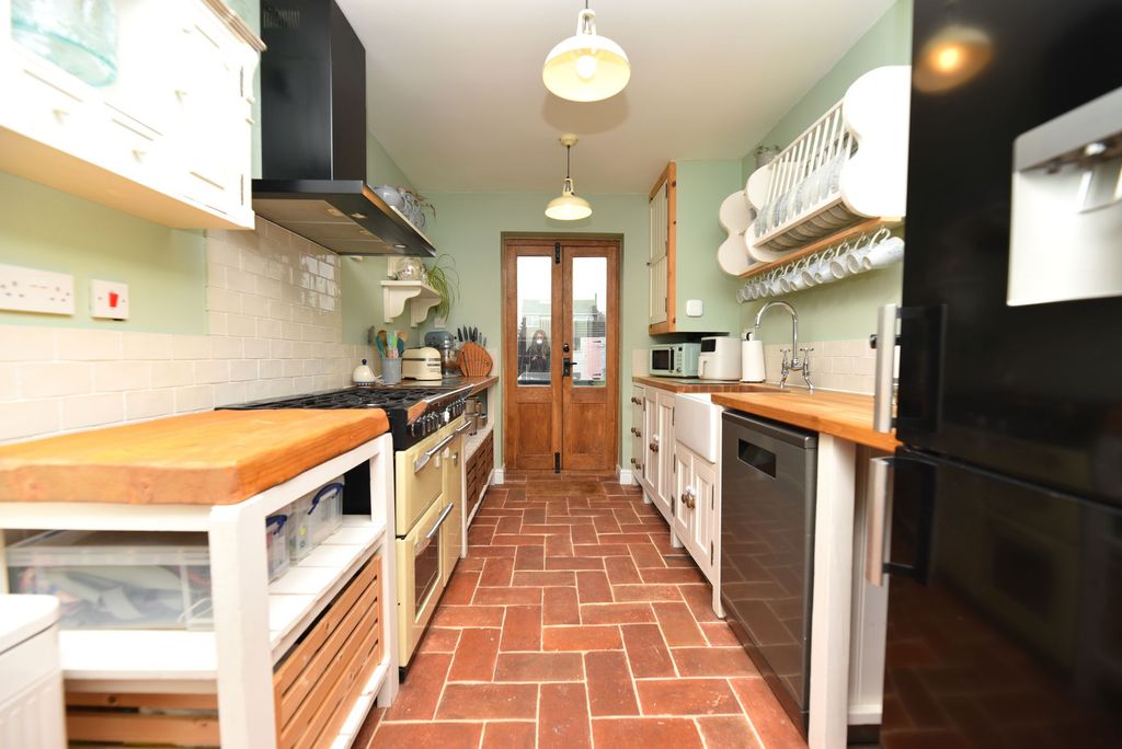 Property photo 2 of 18