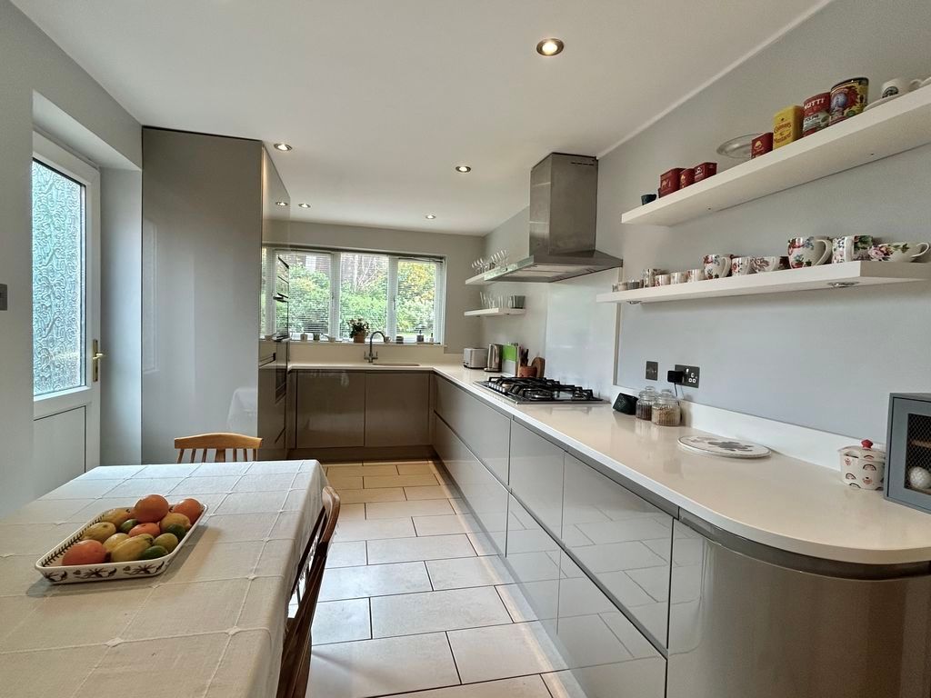Property photo 2 of 22 Breakfast Kitchen
