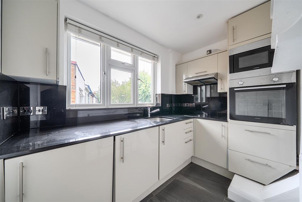 Property photo 2 of 9 1 Greenways Kitchen 3.Jpg