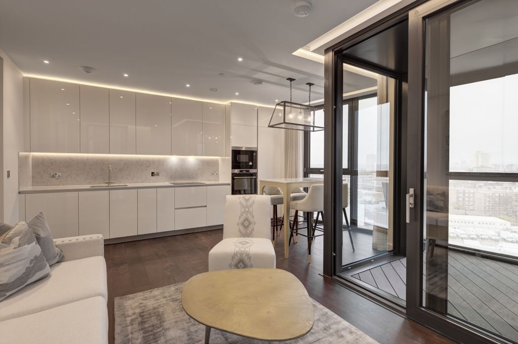 Property photo 2 of 12 39 Thornes House ...