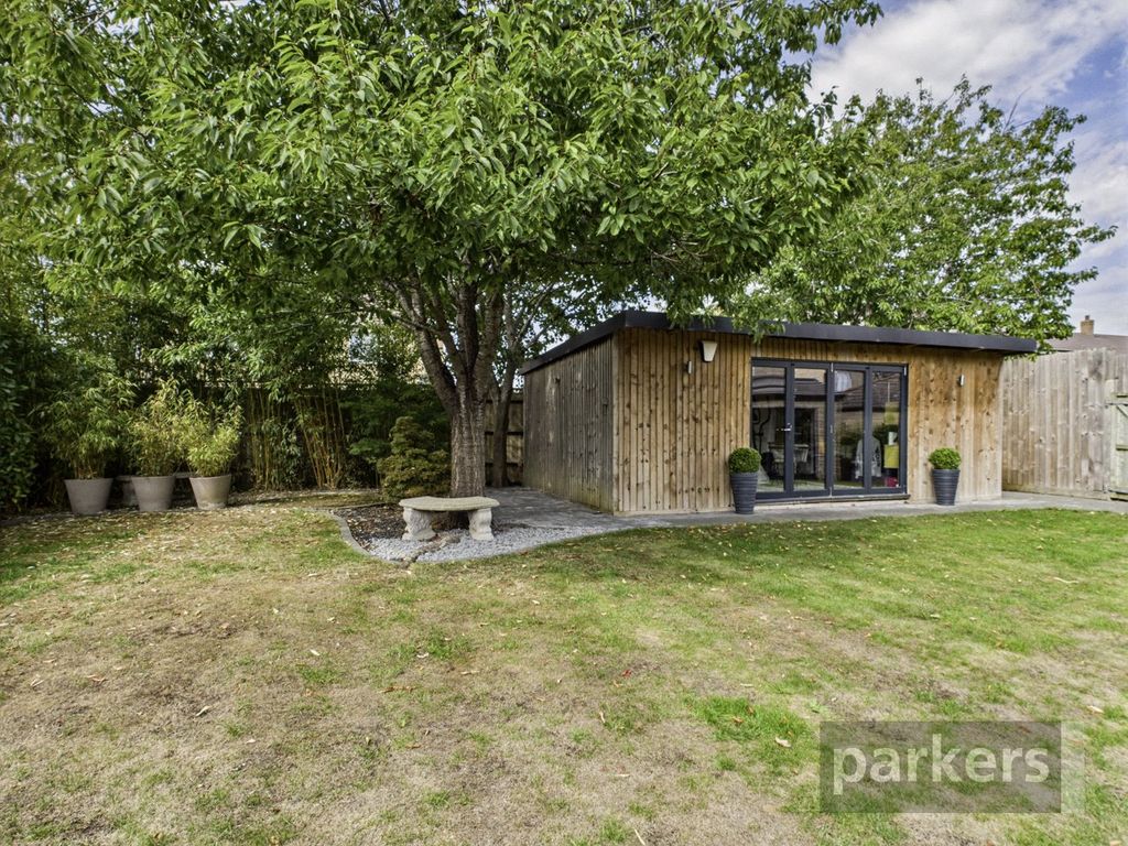 Property photo 2 of 36 Picture No. 36