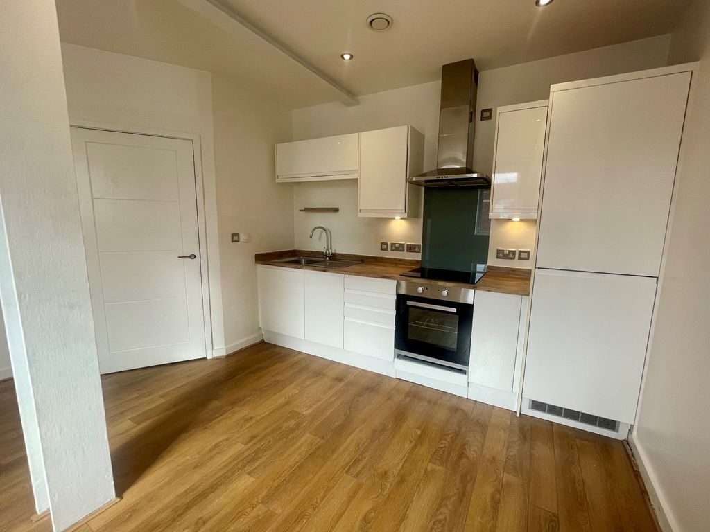 Property photo 3 of 8 Kitchen