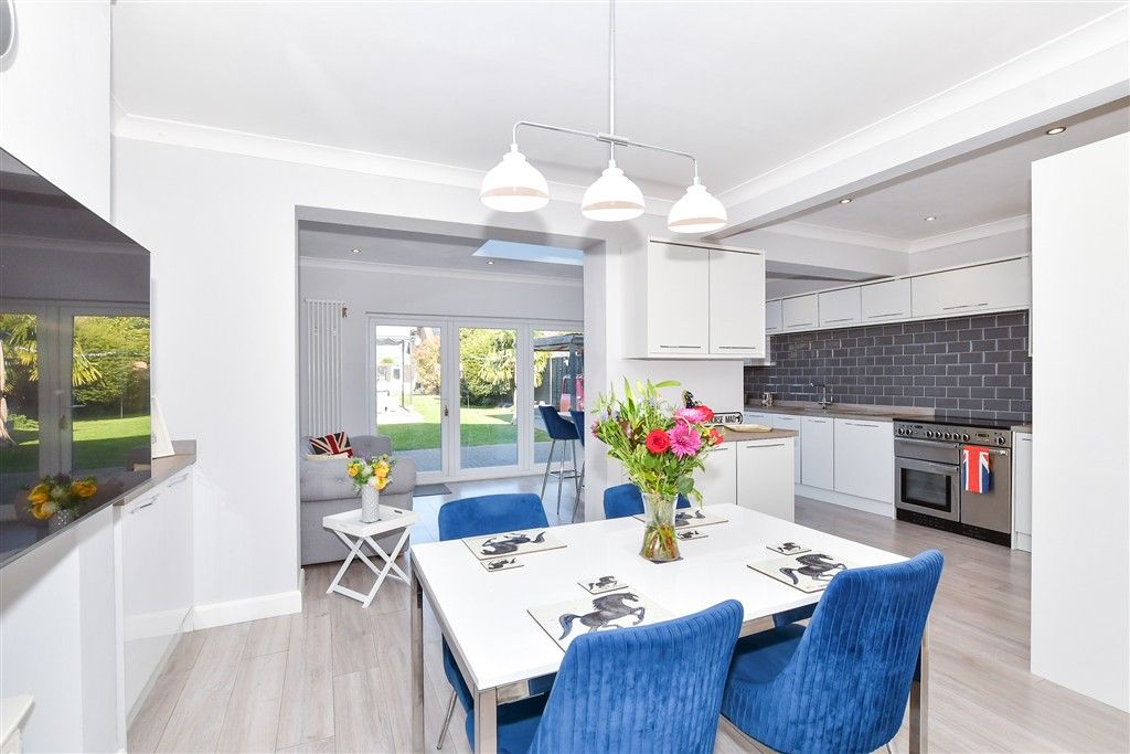 Property photo 3 of 11 Dining Area