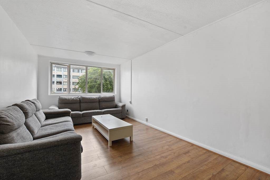 Property photo 3 of 12