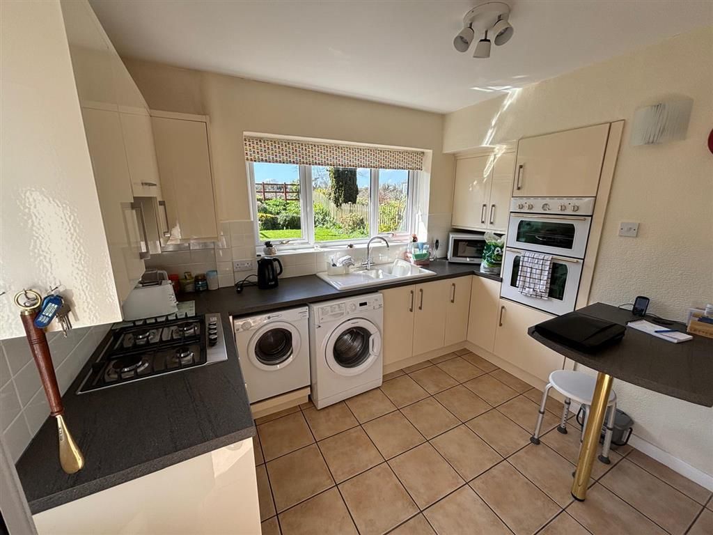 Property photo 3 of 12 Kitchen