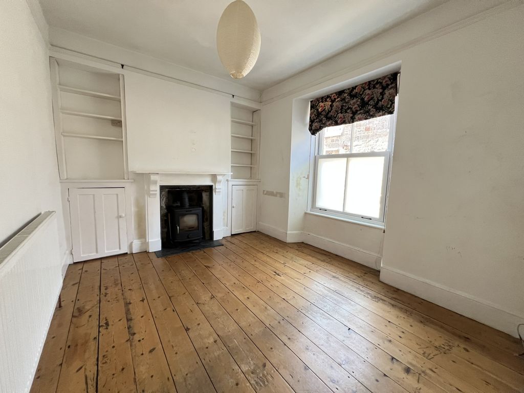 Property photo 3 of 8 Gallery