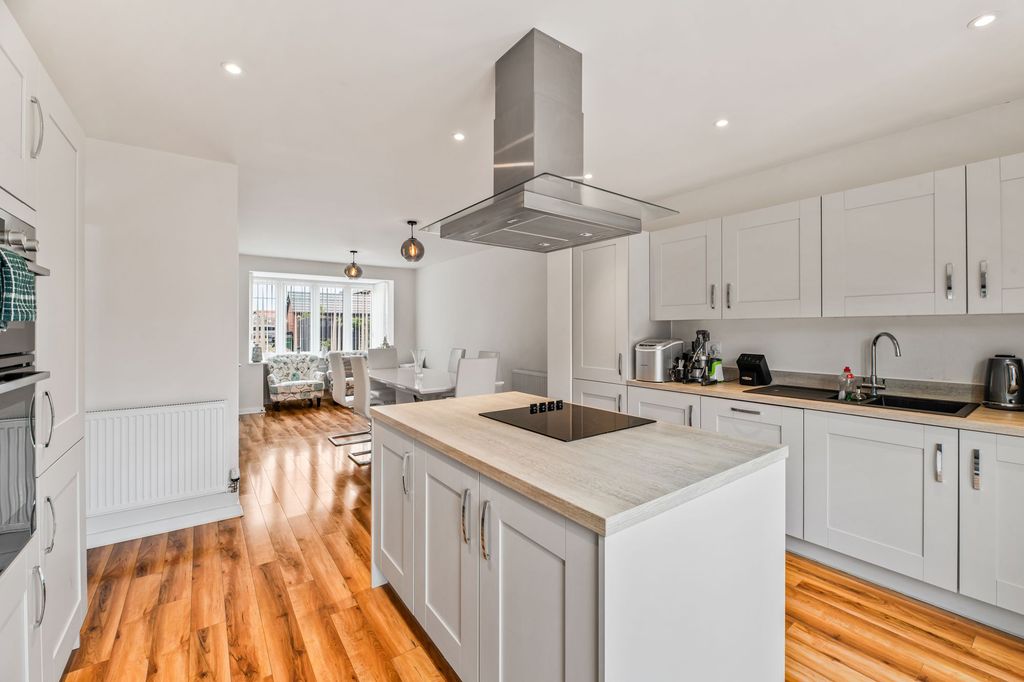Property photo 3 of 19 Kitchen Diner