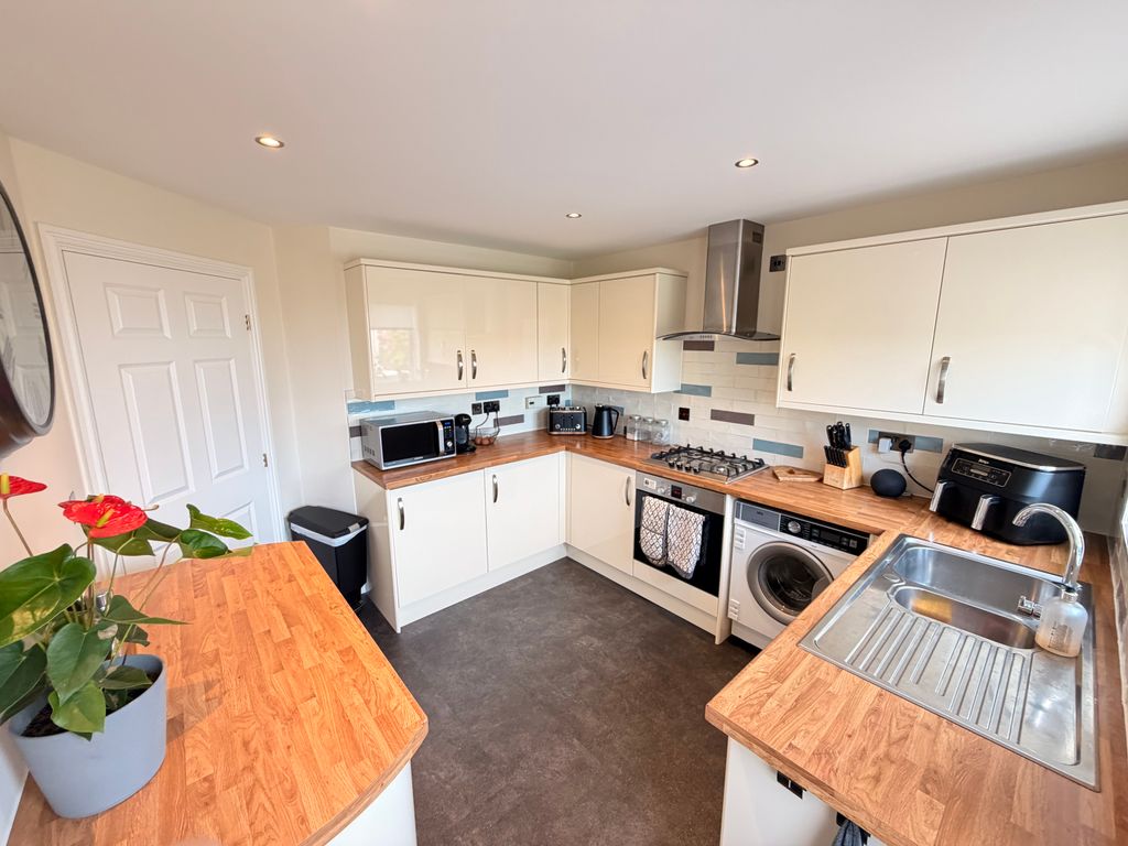 Property photo 3 of 21