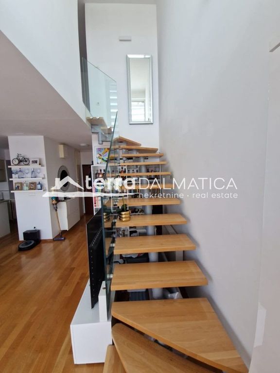 Property photo 3 of 54
