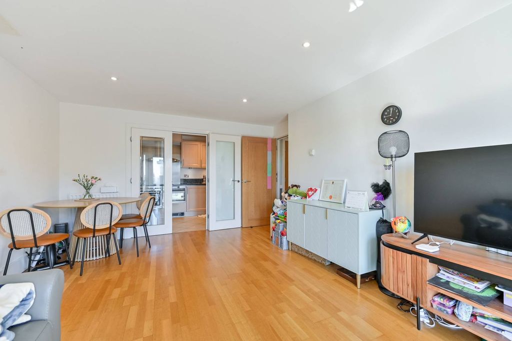 Property photo 3 of 12